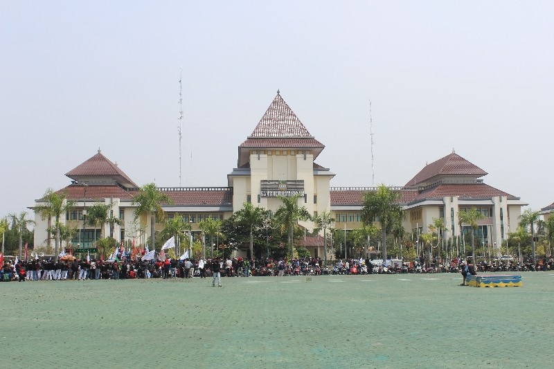 Demo buruh, Pemda Bekasi, UMK 2015