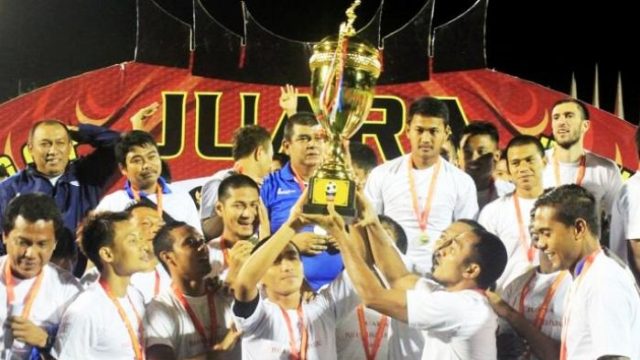 LSI, Persib Bandung, Piala Walikota Padang