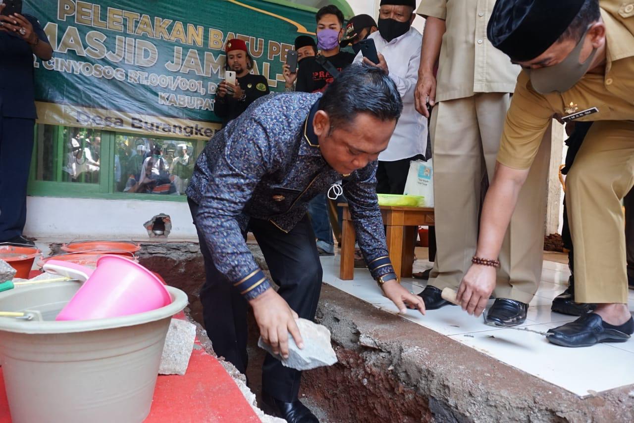 Bupati Bekasi melakukan peletakan Batu Pertama pembangunan Masjid Jami Al-Ikhlas. Ist/Suara Bekasi Online